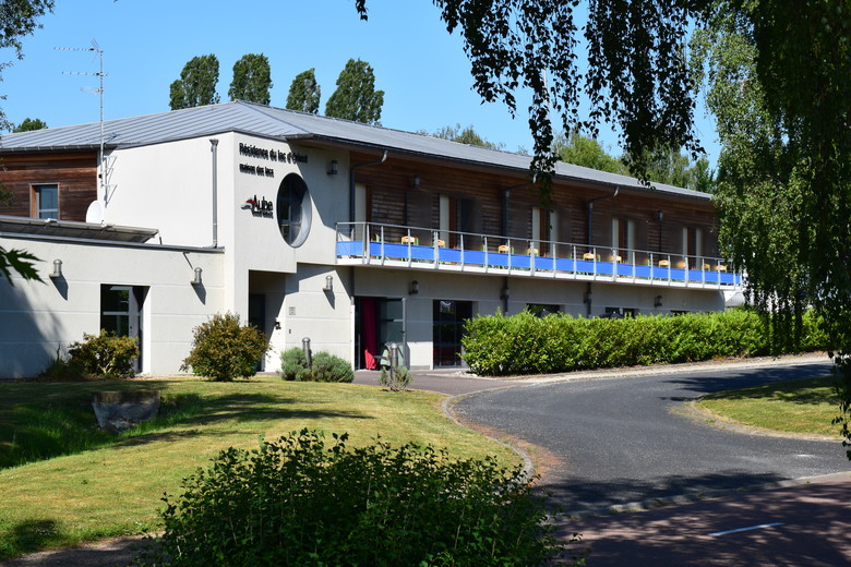 L'extérieur du Centre sportif à Mesnil-Saint-Père